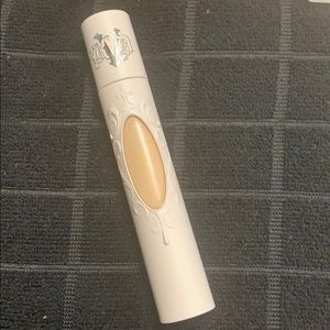 KVD Light Foundation